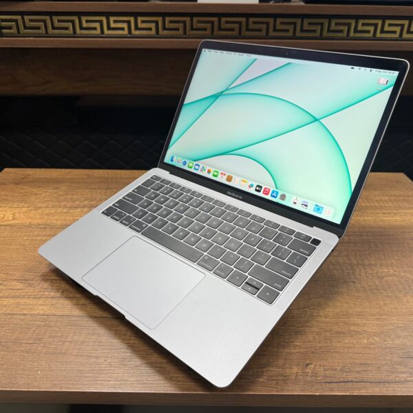 Apple MacBook Air 2019 Intel Core i5 8GB RAM 128GB SSD 13.3” Uzay Grisi MVFH2TU/A (İKİNCİ EL)