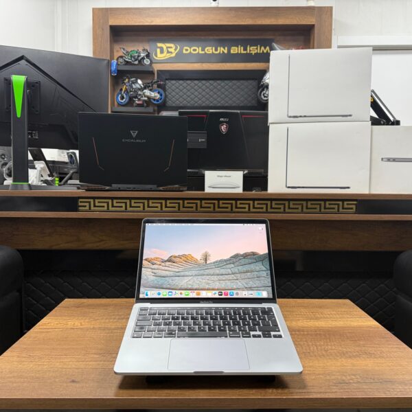 Apple MacBook Pro M1 8GB RAM 256GB SSD 13.3” MYD82TU/A (İKİNCİ EL)