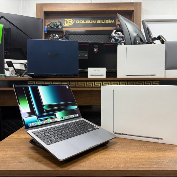 Apple MacBook Air M2 8GB RAM 512GB SSD 13.6” Uzay Grisi MLXX3TU/A (İKİNCİ EL)