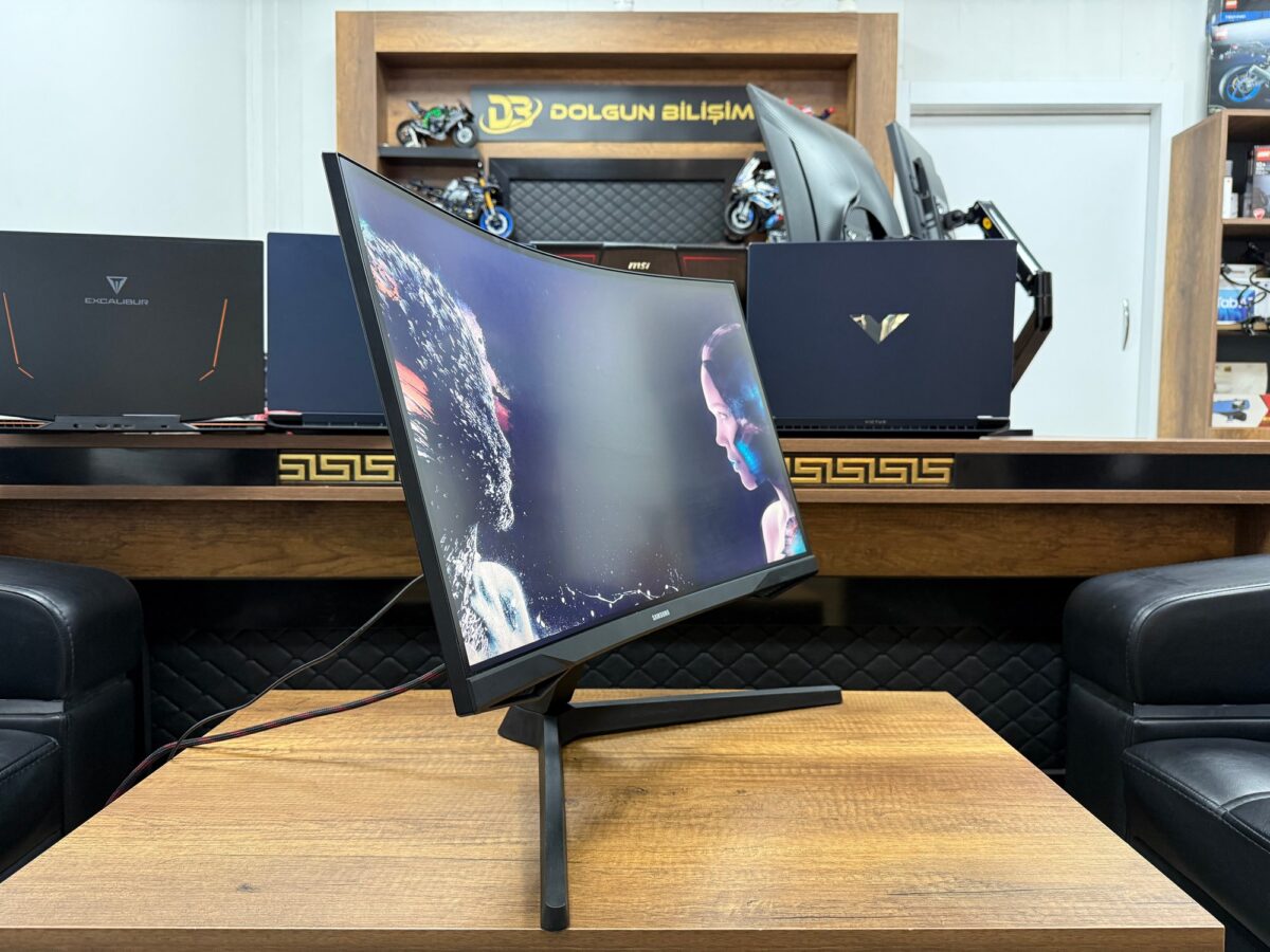 Samsung Odyssey G5 LS27CG552EUXUF 27” 1ms 2K Curved 165Hz VA Oyuncu Monitörü (İKİNCİ EL) - Görsel 2