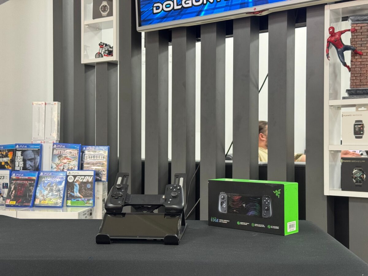 Razer Edge Gaming Tablet ve Kishi V2 Pro Kontrolcü - Görsel 2