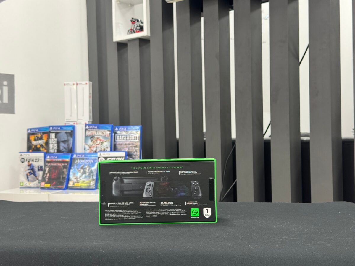 Razer Edge Gaming Tablet ve Kishi V2 Pro Kontrolcü - Görsel 3