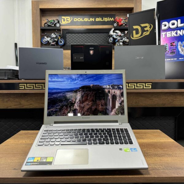 Lenovo Ideapad Z500 Intel Core i7 3612QM 8GB 240GB SSD GT740M 2GB 15.6" HD (İKİNCİ EL)