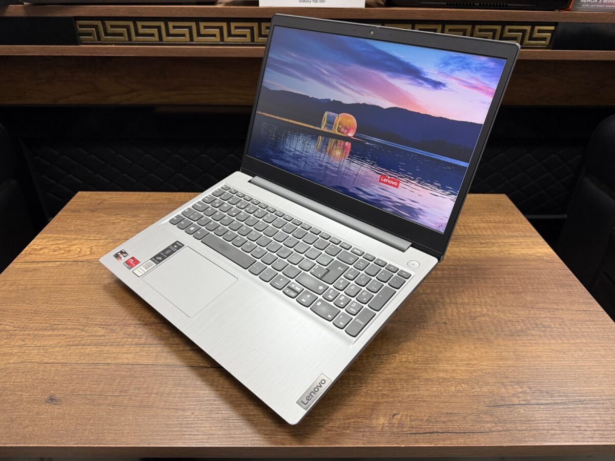 Lenovo Ideapad 3 15IGL05 AMD Ryzen 3 3250U 8GB 256GB SSD 15.6” HD 81W1005UTX (İKİNCİ EL) - Görsel 4