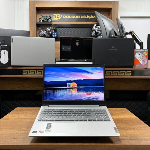 Lenovo Ideapad 3 15IGL05 AMD Ryzen 3 3250U 8GB 256GB SSD 15.6” HD 81W1005UTX (İKİNCİ EL)