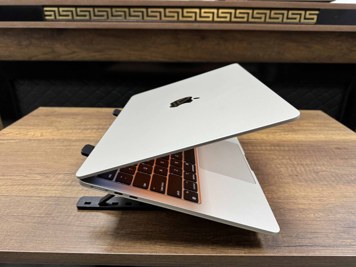 Apple MacBook Air M2 8GB RAM 256GB SSD 13.6” Yıldız Işığı (İKİNCİ EL) - Görsel 6