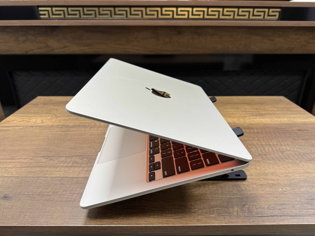 Apple MacBook Air M2 8GB RAM 256GB SSD 13.6” Yıldız Işığı (İKİNCİ EL) - Görsel 7