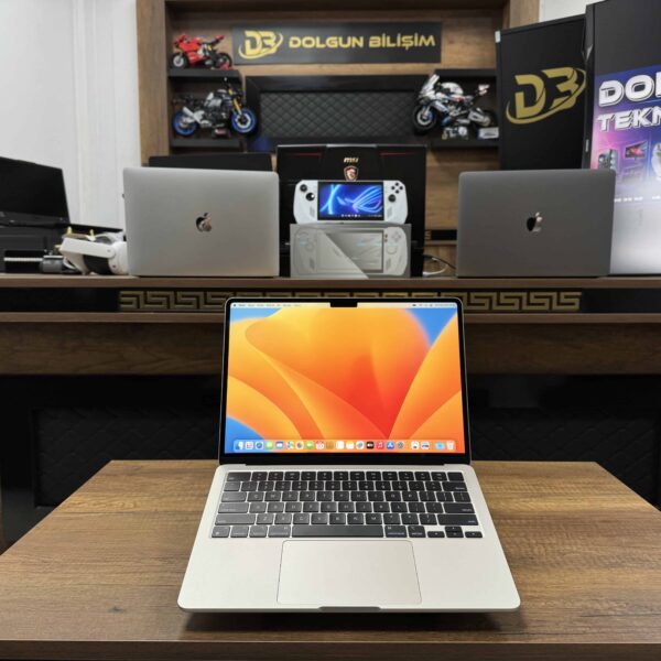 Apple MacBook Air M2 8GB RAM 256GB SSD 13.6” Yıldız Işığı (İKİNCİ EL)