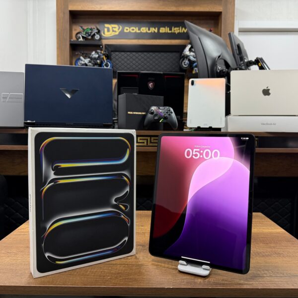 Apple iPad Pro 7. Nesil 256GB 13” MVX23TU/A Uzay Siyahı Tablet (İKİNCİ EL)