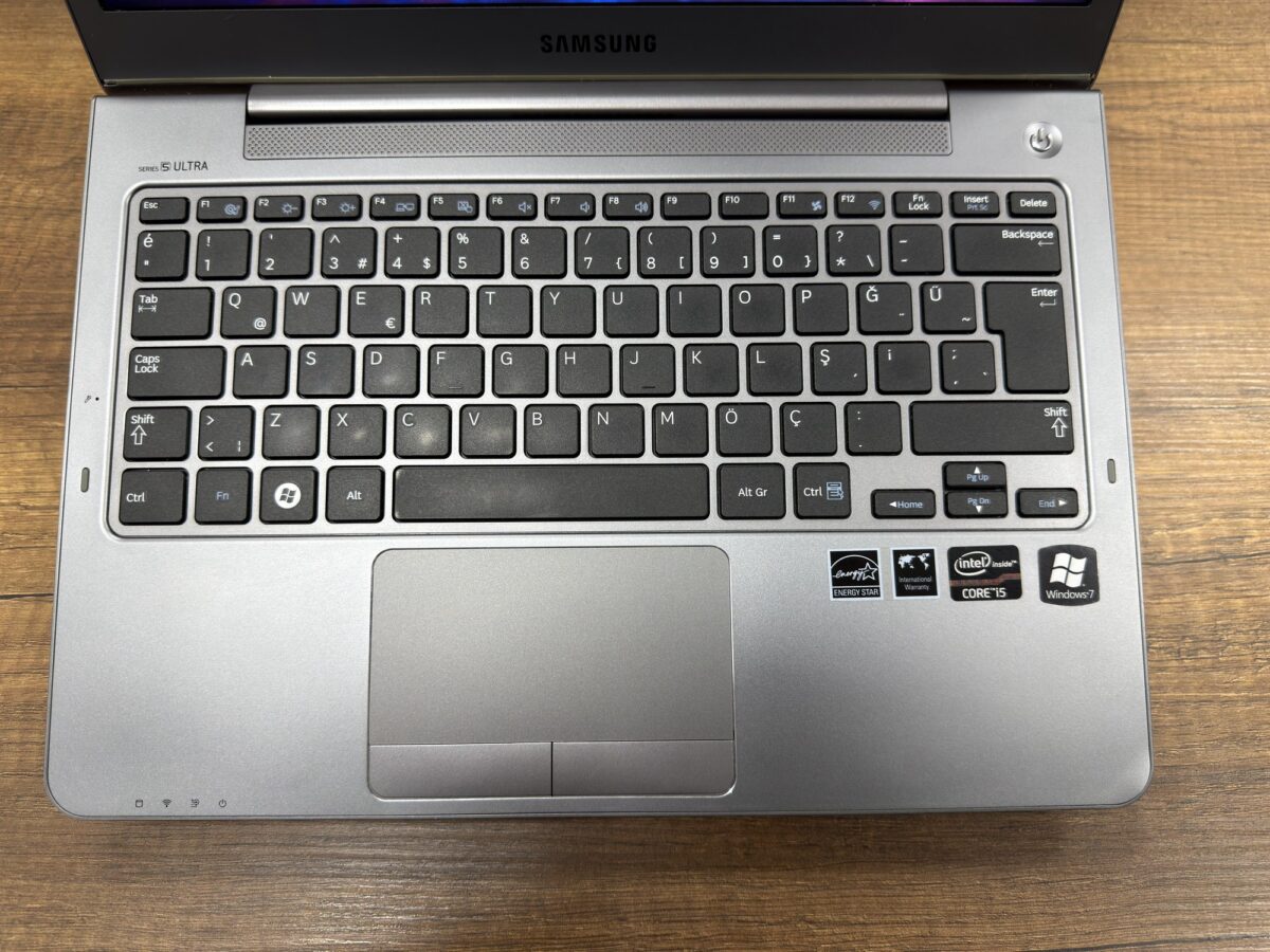 Samsung NP530U3C-A01TR Intel Core i5 3317U 4GB RAM 128GB SSD 13.3” HD (İKİNCİ EL) - Görsel 2