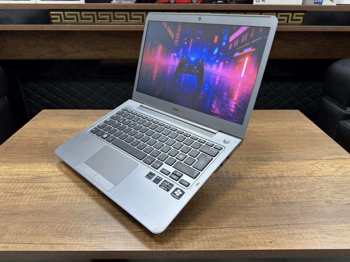 Samsung NP530U3C-A01TR Intel Core i5 3317U 4GB RAM 128GB SSD 13.3” HD (İKİNCİ EL) - Görsel 4
