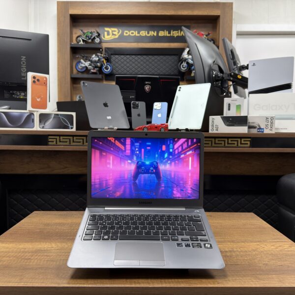 Samsung NP530U3C-A01TR Intel Core i5 3317U 4GB RAM 128GB SSD 13.3” HD (İKİNCİ EL)