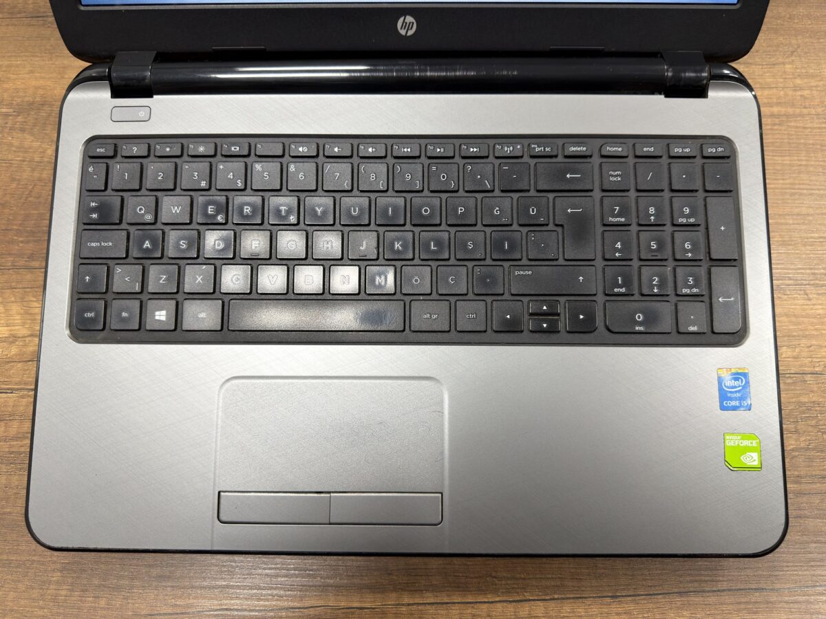 HP 15-R203NT Intel Core i5 5200U 6GB RAM 240GB SSD 820M 15.6” HD L0E80EA (İKİNCİ EL) - Görsel 2