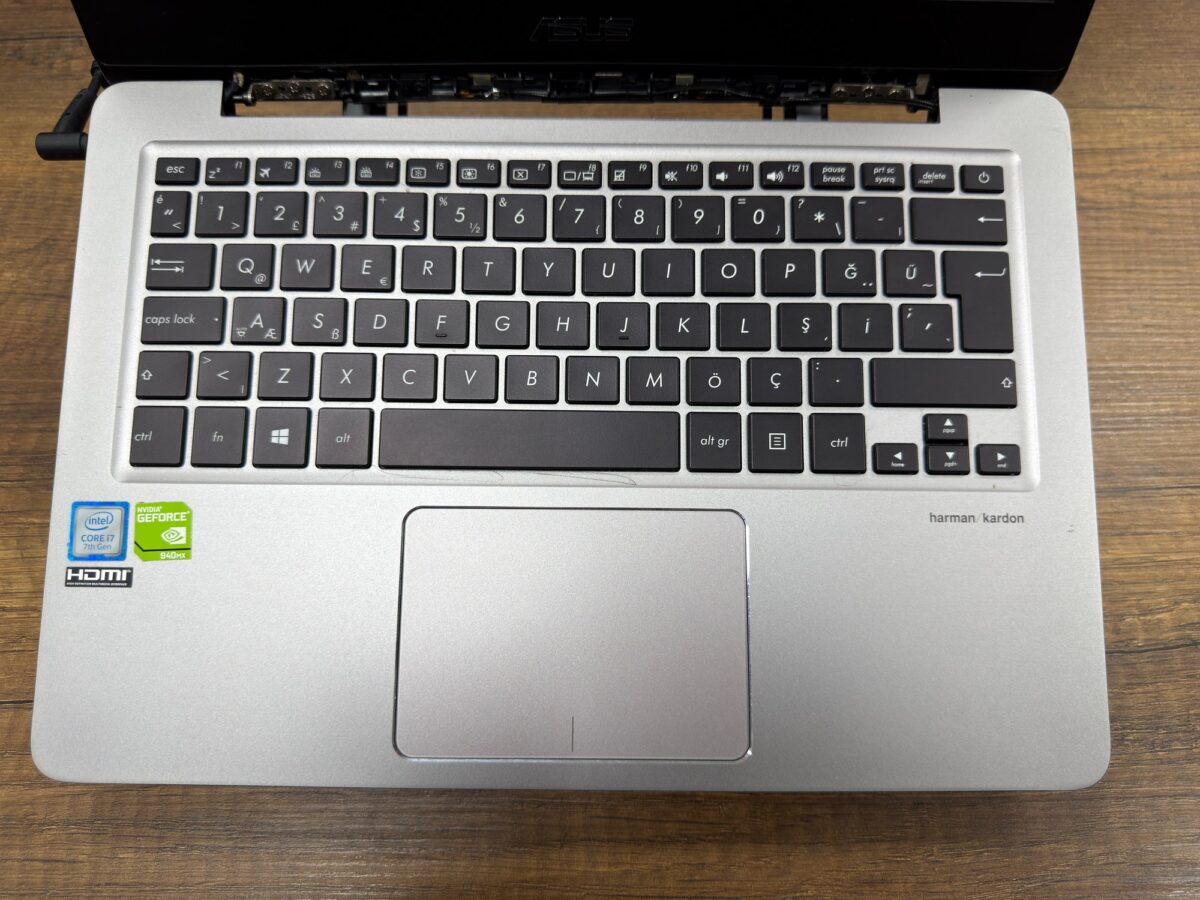 Asus ZenBook UX310UQ-GL400T Intel Core i7 7500U 8GB RAM 512GB SSD 940MX 13.3” FHD (İKİNCİ EL) - Görsel 2