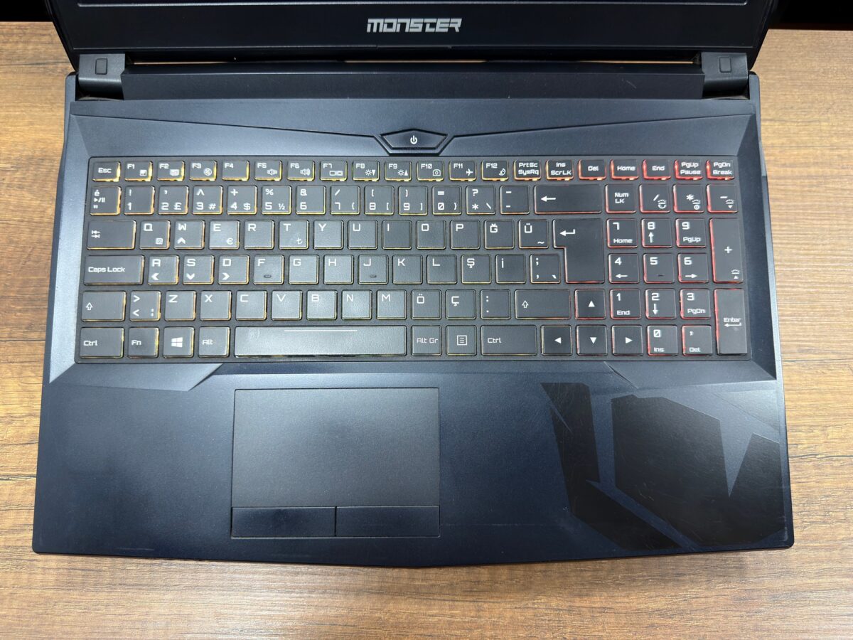 Monster Abra A5 V9.2 Intel Core i7 7700HQ 16GB RAM 256GB SSD GTX1050Ti 15.6” FHD (İKİNCİ EL) - Görsel 2