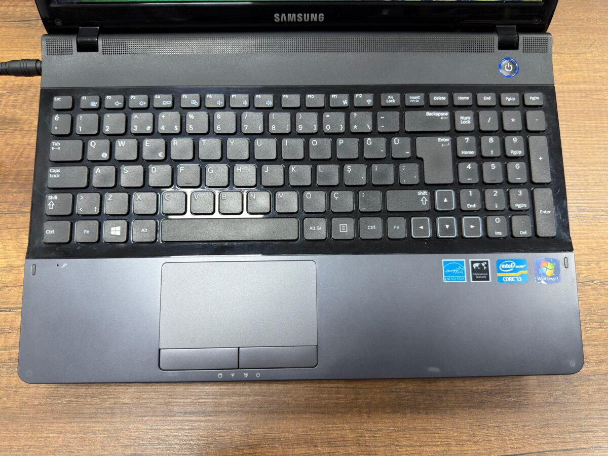 Samsung NP300E5C-A09TR Intel Core i3 3110M 4GB RAM 120GB SSD 15.6” HD (İKİNCİ EL) - Görsel 2