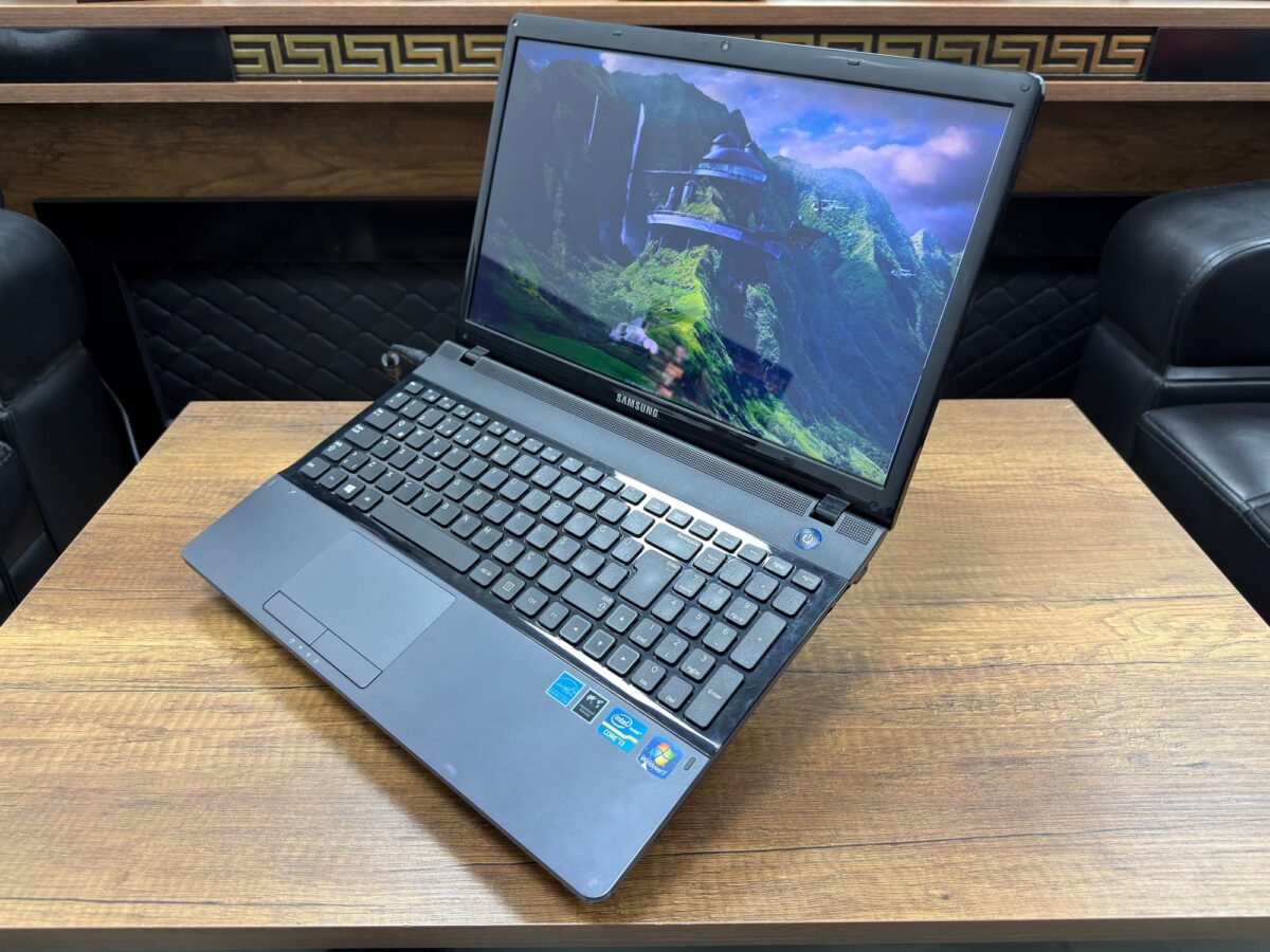 Samsung NP300E5C-A09TR Intel Core i3 3110M 4GB RAM 120GB SSD 15.6” HD (İKİNCİ EL) - Görsel 4