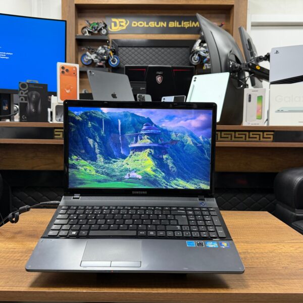 Samsung NP300E5C-A09TR Intel Core i3 3110M 4GB RAM 120GB SSD 15.6” HD (İKİNCİ EL)