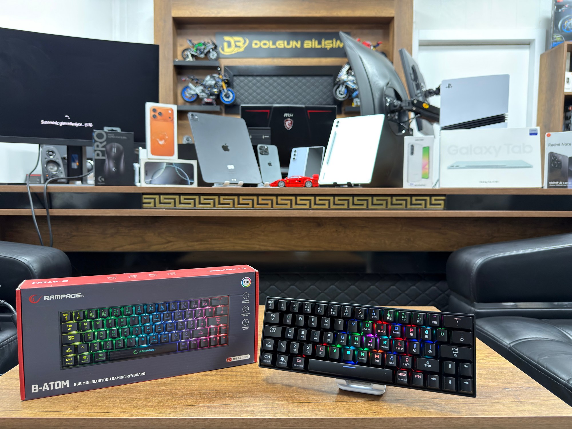 dlg-s86-dolgun-bilisim-rampage-60-tus-gaming-klavye-batom-jpg.jpg Rampage ATOM Siyah Type-C RGB Backlight Blue Switch Mekanik Oyuncu Klavye (İKİNCİ EL) - Görsel 1