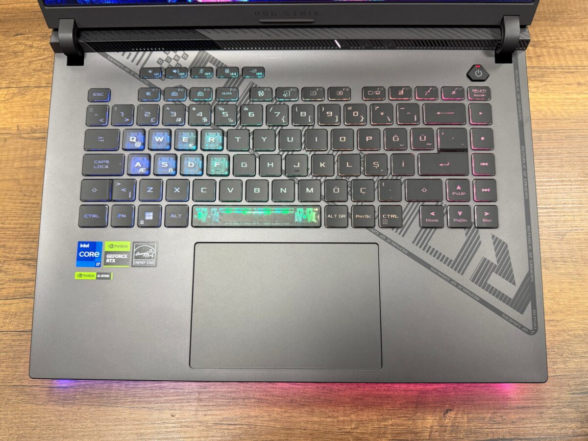 Asus Rog Strix G16 Core i7 13650HX RTX4050 16RAM 512SSD 16" W11 (İKİNCİ EL) - Görsel 2