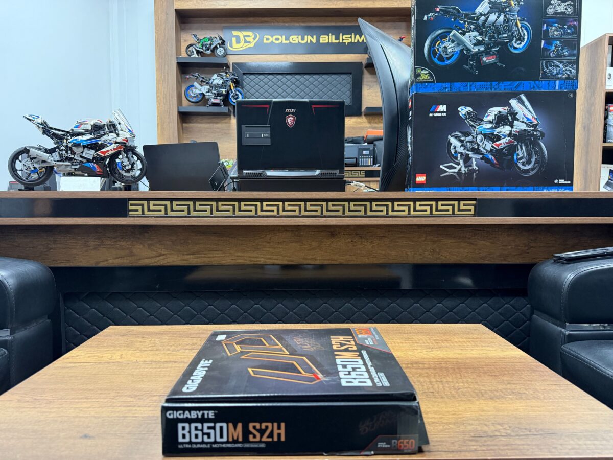 Gigabyte B650M S2H AMD Soket AM5 DDR5 6400MHz mATX Gaming Anakart - Görsel 3