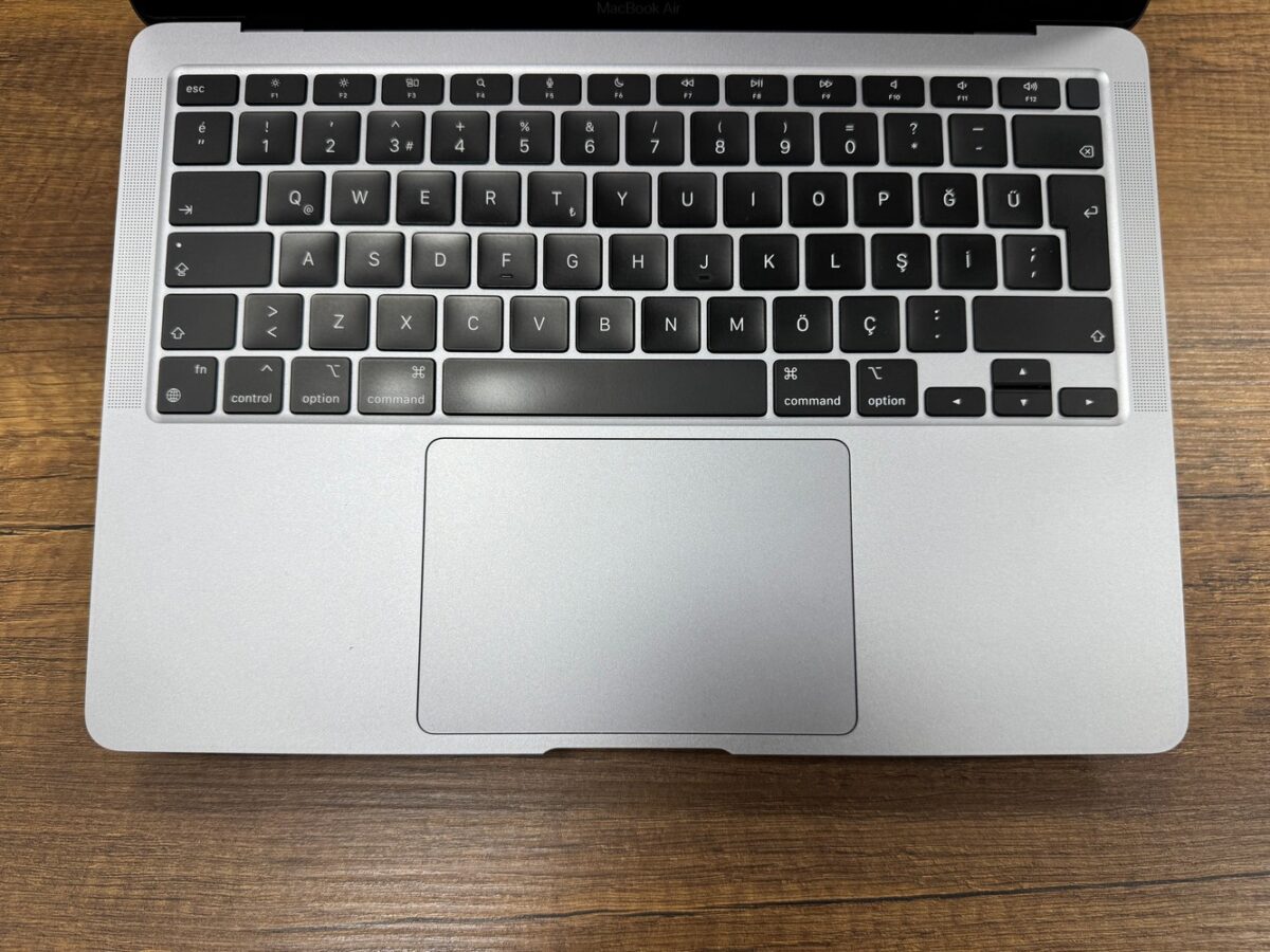 Apple MacBook Air M1 8GB RAM 512GB SSD 13” Dizüstü Bilgisayar (İKİNCİ EL) - Görsel 2