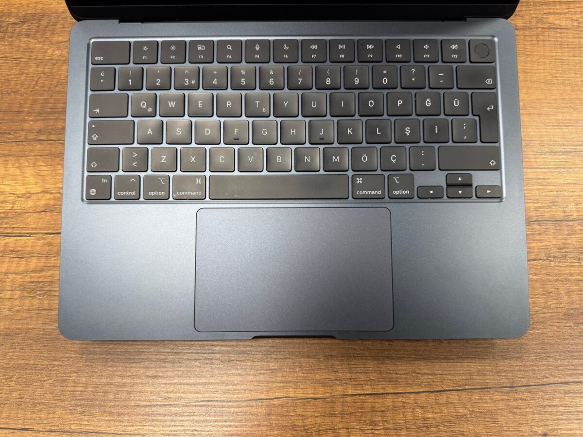 Macbook Air M2 8GB 256GB MLY33YU/A Gece Yarısı (İKİNCİ EL) - Görsel 2