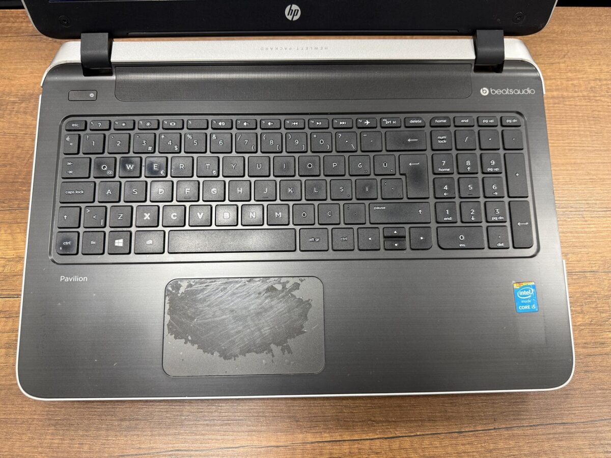 HP Pavilion 15-P202NT L0D53EA i5 5200U 8GB 1TB HDD 840M 4GB 15.6” HD (İKİNCİ EL) - Görsel 2