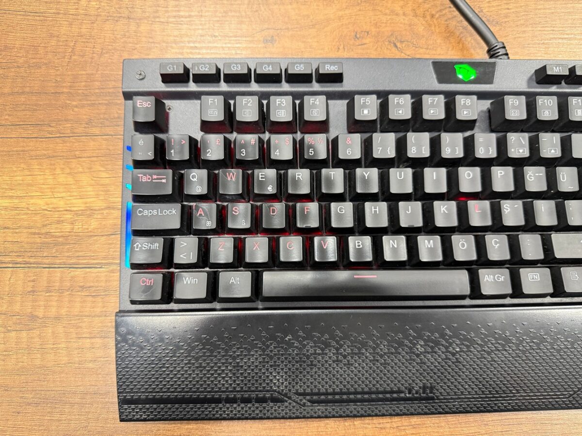 Monster Pusat K3 Pro RGB Red Switch Oyuncu Klavyesi (İKİNCİ EL) - Görsel 3