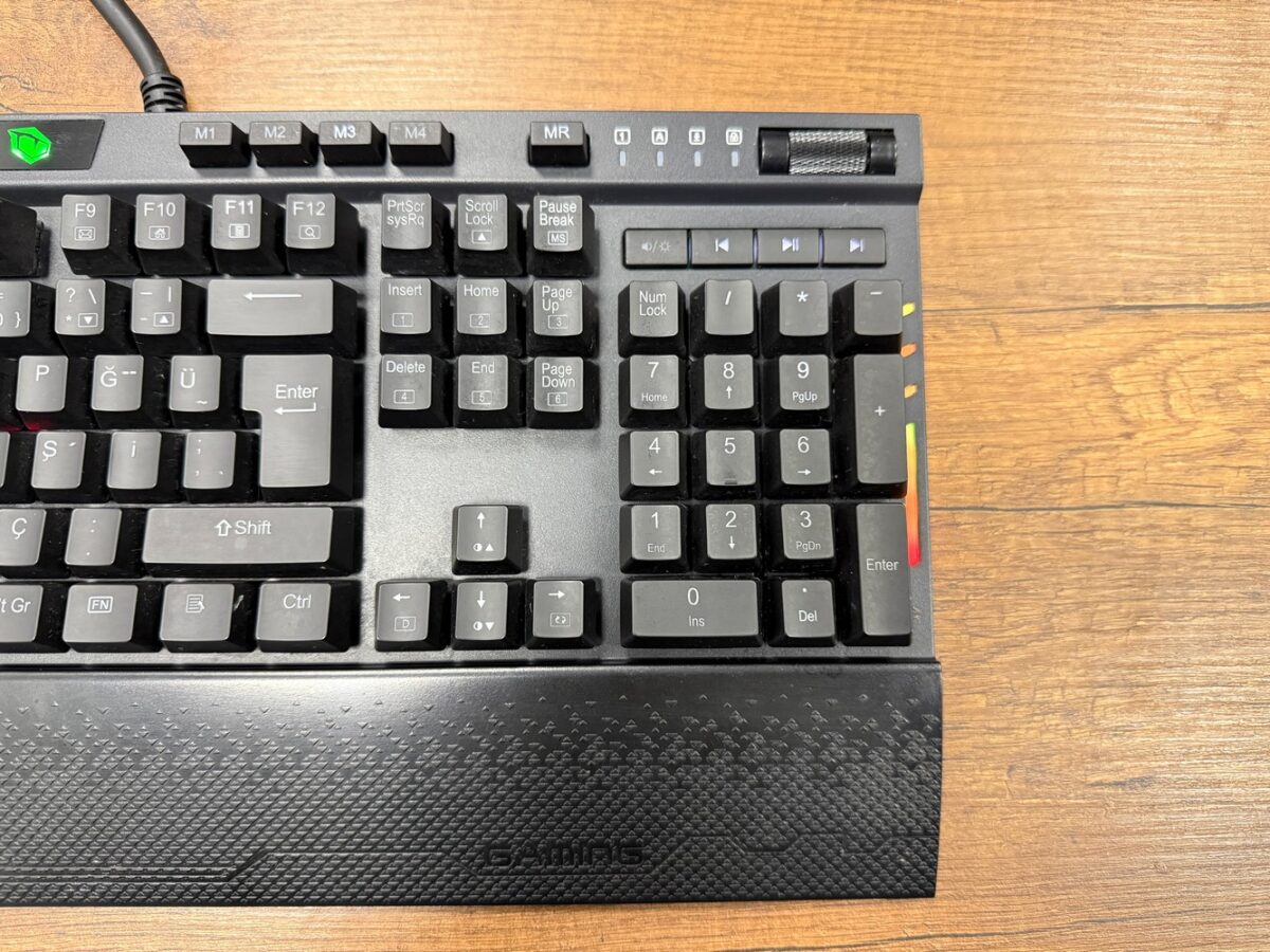 Monster Pusat K3 Pro RGB Red Switch Oyuncu Klavyesi (İKİNCİ EL) - Görsel 5