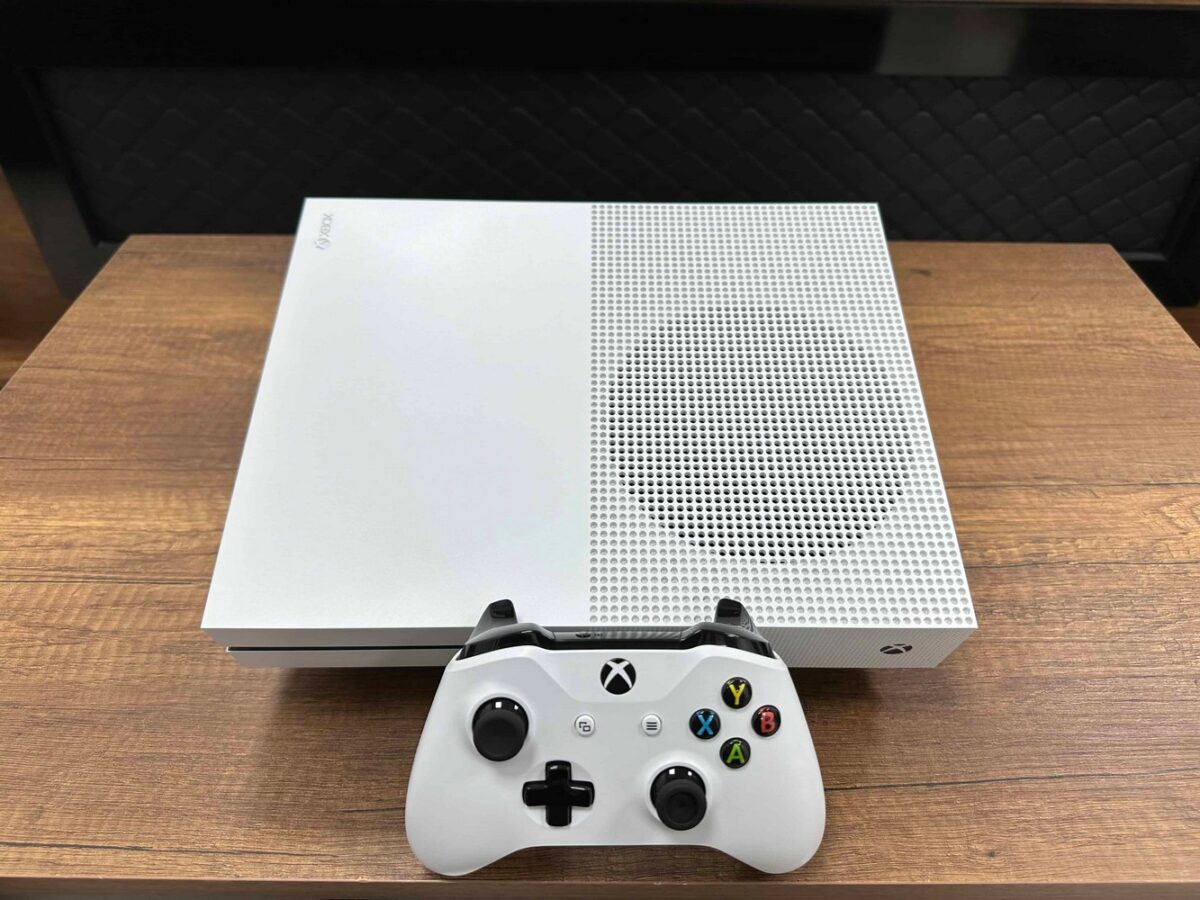 Microsoft Xbox One S 500GB CD'li Tek Kol (İKİNCİ EL) - Görsel 3