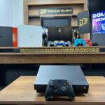 Microsoft Xbox One X 1 TB Tek Kol (İKİNCİ EL)