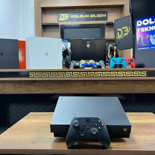 Microsoft Xbox One X 1 TB Tek Kol (İKİNCİ EL)