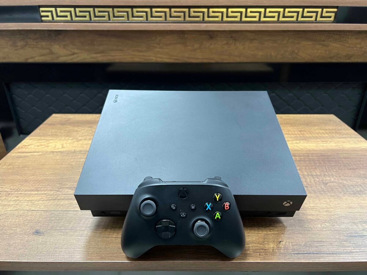 Microsoft Xbox One X 1 TB Tek Kol (İKİNCİ EL) - Görsel 2