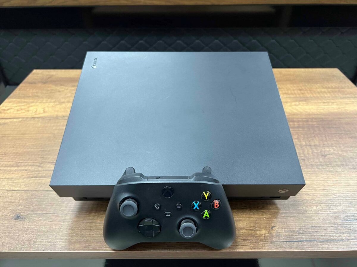 Microsoft Xbox One X 1 TB Tek Kol (İKİNCİ EL) - Görsel 3