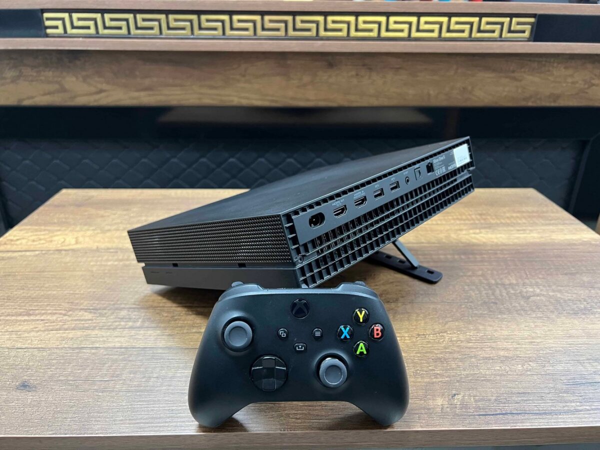 Microsoft Xbox One X 1 TB Tek Kol (İKİNCİ EL) - Görsel 8