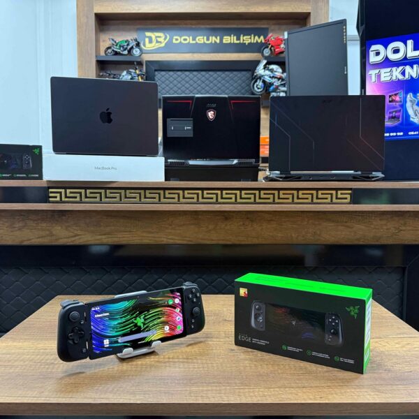 Razer Edge Gaming Tablet ve Kishi V2 Pro Kontrolcü (İKİNCİ EL)