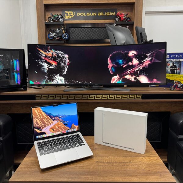 Apple MacBook Air M2 8GB 256GB 13.6" Gümüş MLXY3TU/A Dizüstü Bilgisayar (İKİNCİ EL)