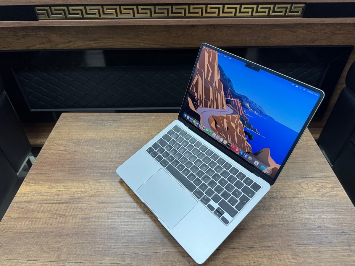 Apple MacBook Air M2 8GB 256GB 13.6" Gümüş MLXY3TU/A Dizüstü Bilgisayar (İKİNCİ EL) - Görsel 4