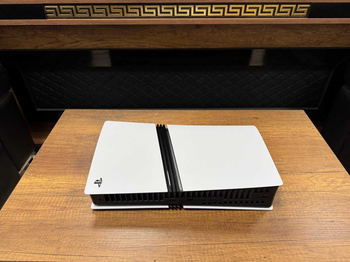 Sony PlayStation 5 Pro Dijital Sürüm Tek Kol 2 TB Oyun Konsolu (İKİNCİ EL) - Görsel 3