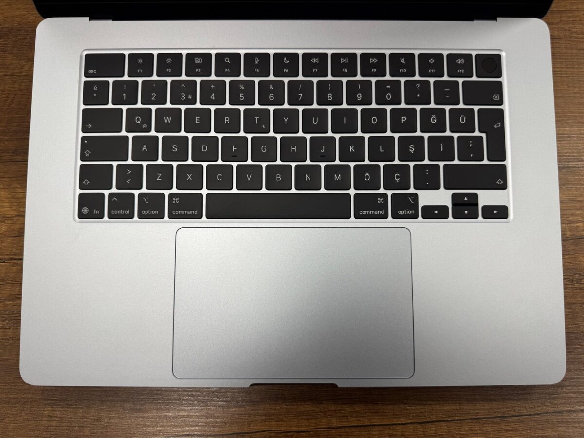 MacBook Air M4 16GB 256GB 15.3" MC7A4TU/A Gök Mavisi Bilgisayar (İKİNCİ EL) - Görsel 2