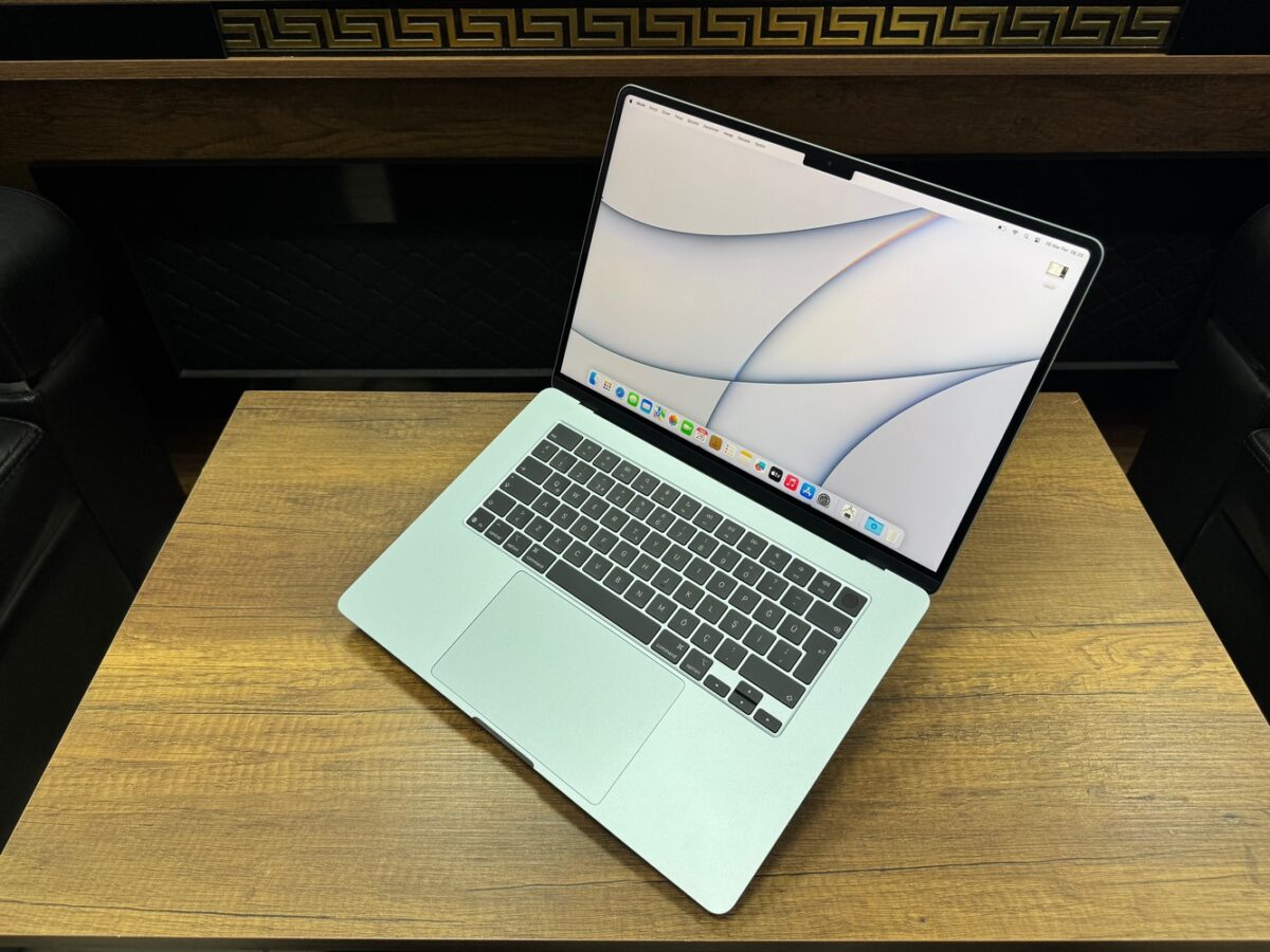 MacBook Air M4 16GB 256GB 15.3" MC7A4TU/A Gök Mavisi Bilgisayar (İKİNCİ EL) - Görsel 3