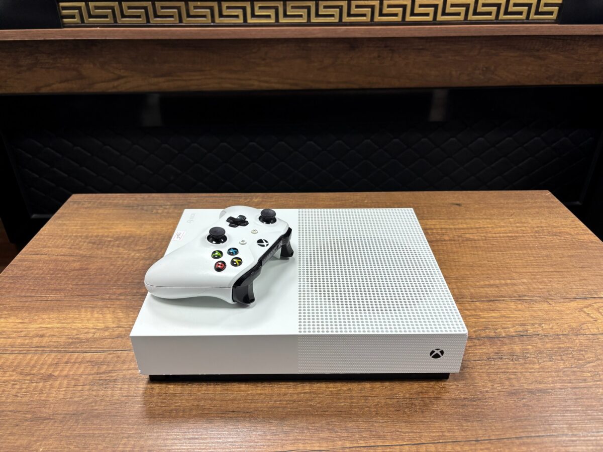 Microsoft Xbox One S 1TB Dijital Tek Kol Oyun Konsolu (İKİNCİ EL) - Görsel 3