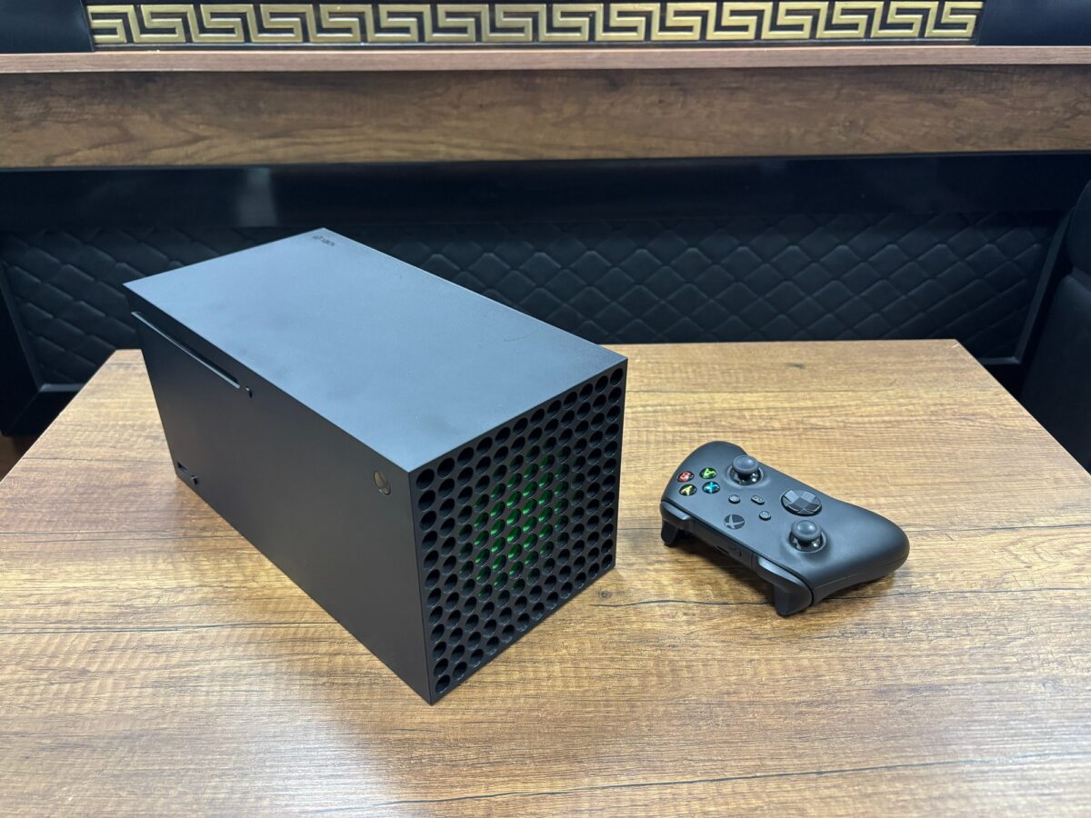 Microsoft Xbox Series X 1TB Tek Kol Oyun Konsolu (İKİNCİ EL) - Görsel 2