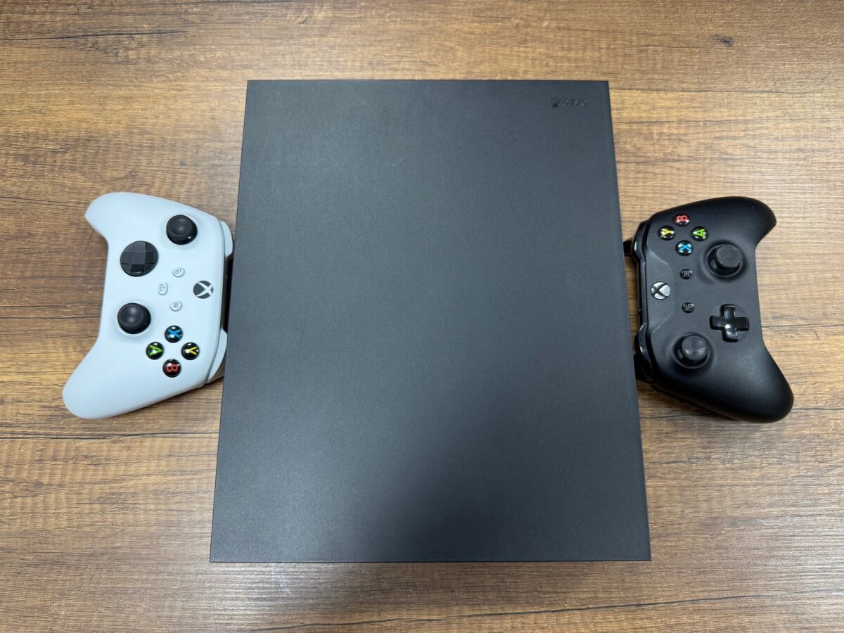 Microsoft Xbox One X Çift Kol Oyun Konsolu (İKİNCİ EL) - Görsel 5