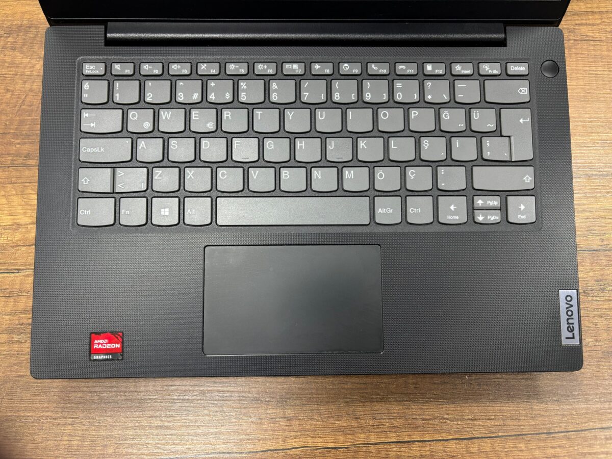 Lenovo V14 G2 AMD Ryzen 3 5300U 8GB RAM 256GB SSD 14" FHD 82KC000JTX Dizüstü Bilgisyar (İKİNCİ EL) - Görsel 2