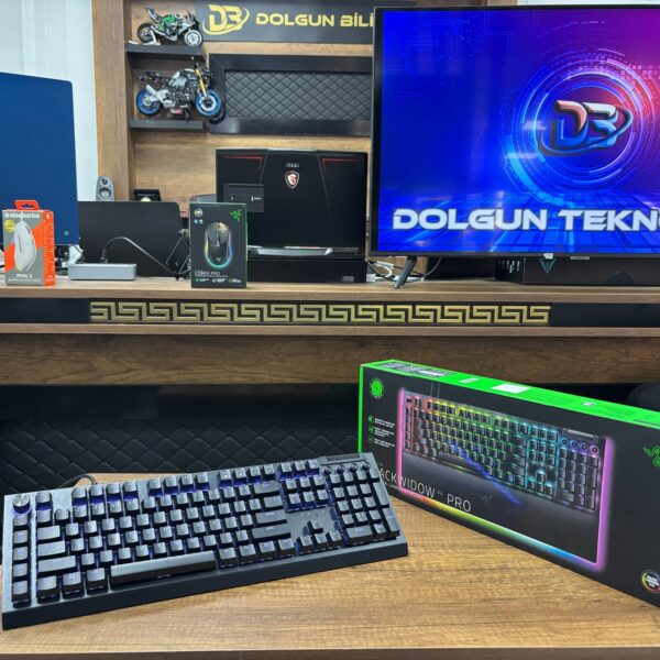 Razer Blackwidow V4 Pro İngilizce Oyuncu Klavyesi (İKİNCİ EL)