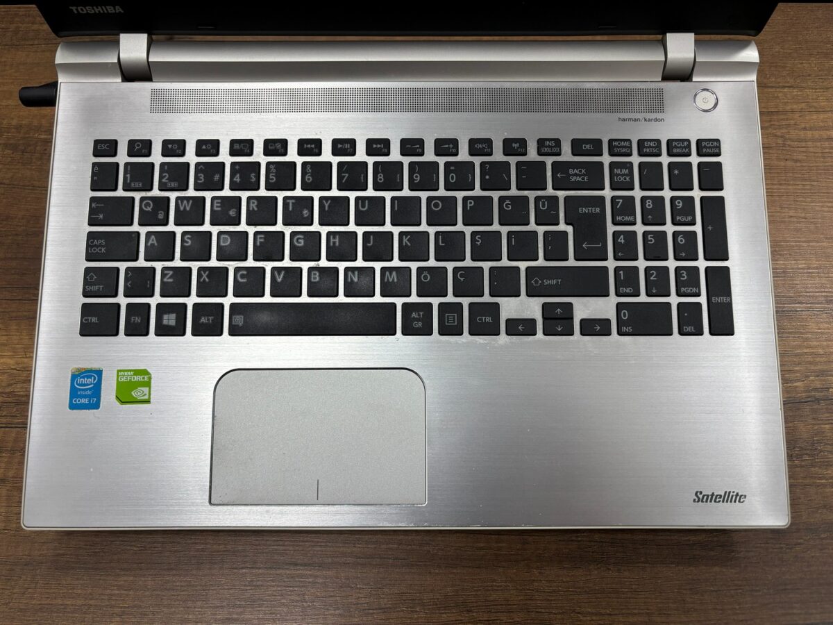 Toshiba Satellite P50 İ7-5500U 16GB RAM 250GB SSD GT930M 15.6" FHD Notebook (İKİNCİ EL) - Görsel 2