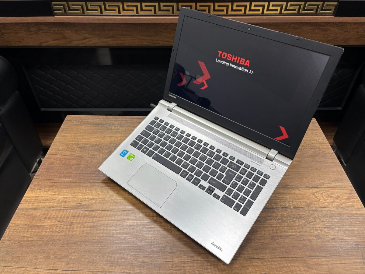 Toshiba Satellite P50 İ7-5500U 16GB RAM 250GB SSD GT930M 15.6" FHD Notebook (İKİNCİ EL) - Görsel 3