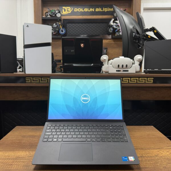 Dell Vostro 3520 i5-1235U 32GB RAM 2TB SSD W11 Pro 15.6" FHD Dizüstü Bilgisayar (İKİNCİ EL)